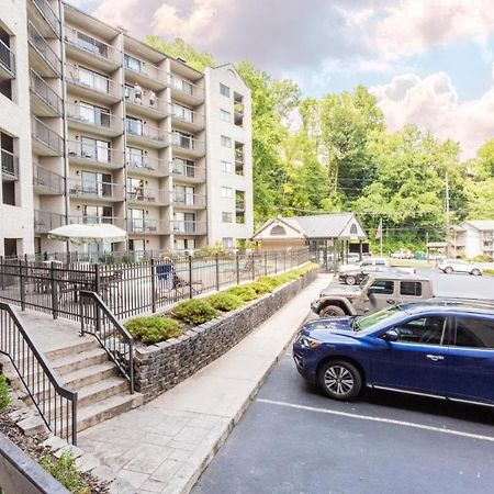Family Bear Condos, Full King Suite, Kitchen, Pool Access Unit 103 Gatlinburg Exterior photo