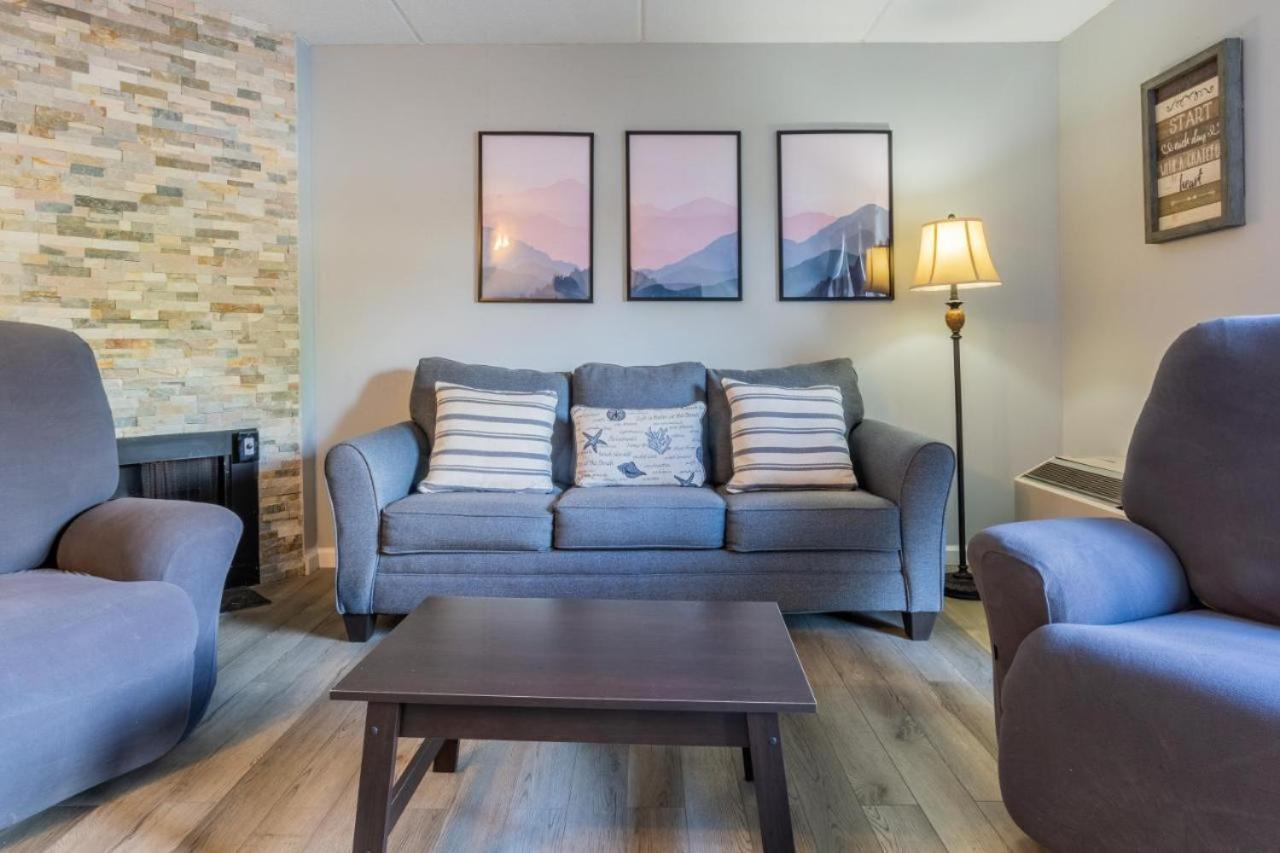 Family Bear Condos, Full King Suite, Kitchen, Pool Access Unit 103 Gatlinburg Exterior photo