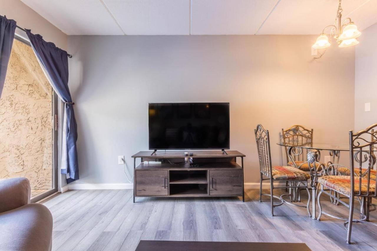 Family Bear Condos, Full King Suite, Kitchen, Pool Access Unit 103 Gatlinburg Exterior photo