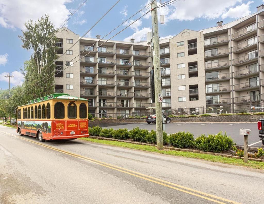 Family Bear Condos, Full King Suite, Kitchen, Pool Access Unit 103 Gatlinburg Exterior photo